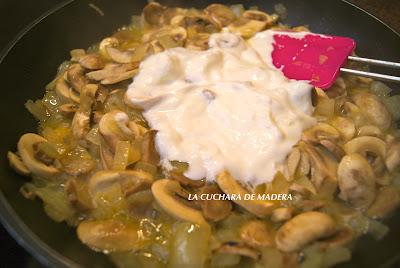 CAPELLINI CON POLLO EN SALSA DE CHAMPIÑONES