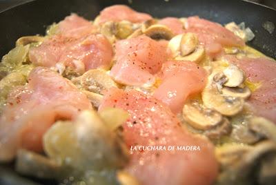 CAPELLINI CON POLLO EN SALSA DE CHAMPIÑONES