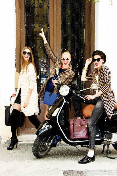 TULA, TRINI Y SUS AMIGOS