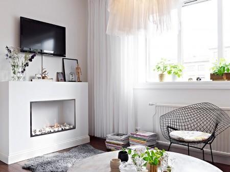 suelo de madera oscuro sofá gris sitio de almacenaje cocina sillas eames patas madera negras silla diamante metal negro nichos de obra decoración muebles de diseño nórdicos muebles de diseño lámparas de diseño decoración interiorismo estudios y pisos pequeños inspiración nórdica falsa chimenea de aceite estilo sueco decoración estilo nórdico diseño nórdico diseño de interiores de estudios diseño de interiores decoración pisos pequeños decoración nórdica decoración estudio decoración en blanco decoración de interiores deco blogger cogines para sillas eames blog interiorismo nórdico blog interiorismo blog interiores blog estilo nórdico blog decoración nórdica blog deco accesorios para el hogar estilo nórdico 