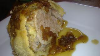 Solomillo Wellington y su salsa de cebolla caramelizada con reduccion de vino dulce