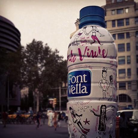 Font Vella instala botellas gigantes en Barcelona... y lanza un concurso en Instagram #setdeviure