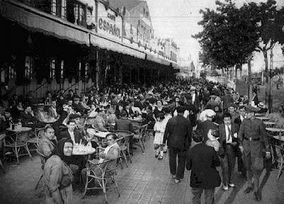 Terraza del Gran Café Español, en la Avenida del Paralelo de Barcelona