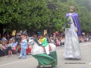 Dia de America en Asturias 2012 en Oviedo: Gigantes y cabezudos Dia de America en Asturias 2012 en Oviedo: Gigantes y cabezudos