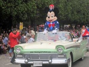 Dia America en Asturias 2012 Oviedo: Haiga indiano con Micky Mouse Dia America en Asturias 2012 Oviedo: Haiga indiano con Micky Mouse