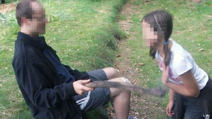 Fotos: Adolescentes polacos lamen la nata de las rodillas de un sacerdote