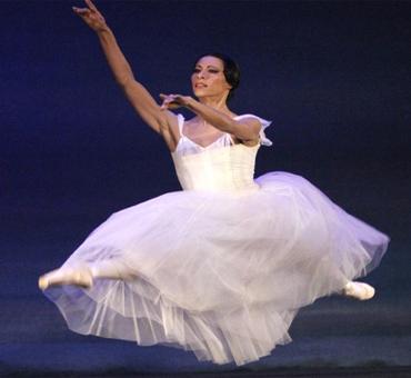 Elisa Carrillo protagoniza la Esmeralda en el PB ¡ ( El trashumante de la noche )