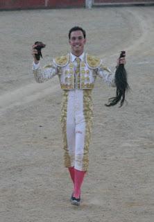 EL SOMBRERO ROMPE EL DICHO Y SE HACE PROFETA EN SU TIERRA