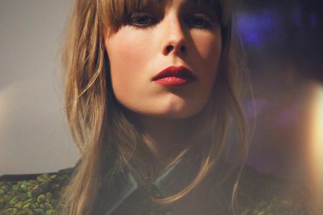 DESFILE BURBERRY S/S 2013 LABIOS ROJOS Y MAQUILLAJE NATURAL