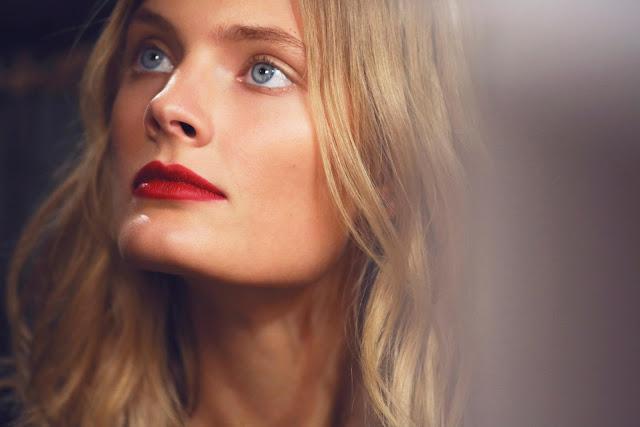 DESFILE BURBERRY S/S 2013 LABIOS ROJOS Y MAQUILLAJE NATURAL