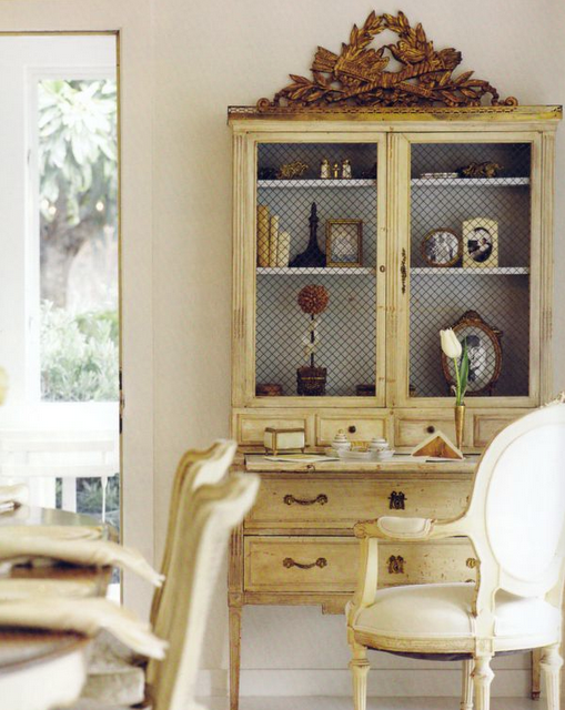 El reflejo de quien la habita    /     The reflection of who inhabits