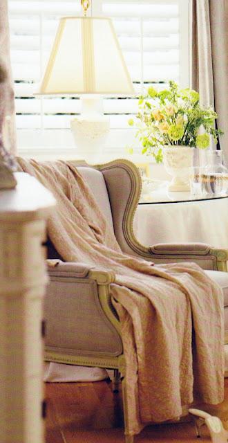 El reflejo de quien la habita    /     The reflection of who inhabits