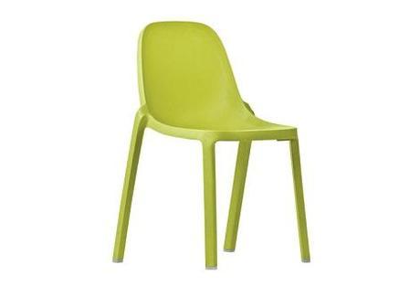 BROOM IC UNA SILLA CON INSUMOS RECICLADOS