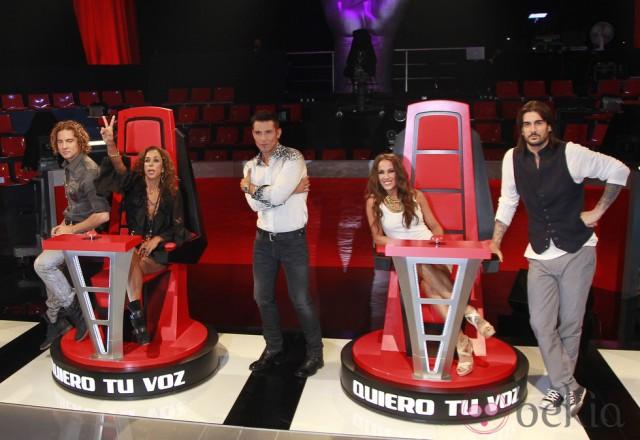 Televisión en mute; Lo importante es “La Voz”