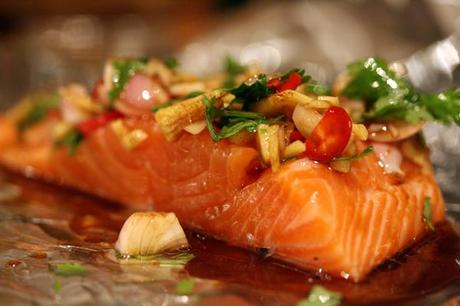 Salmon cocinado con friegaplatos