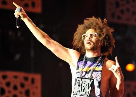 Redfoo of LMFAO and the Party Rock Crew en busca al doble Redfoo and Suffle Bot