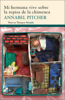Mi hermana vive sobre la repisa de la chimenea de Annabel Pitcher