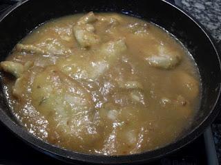 Pollo rebozado con crema champiñones y zumo de manzana