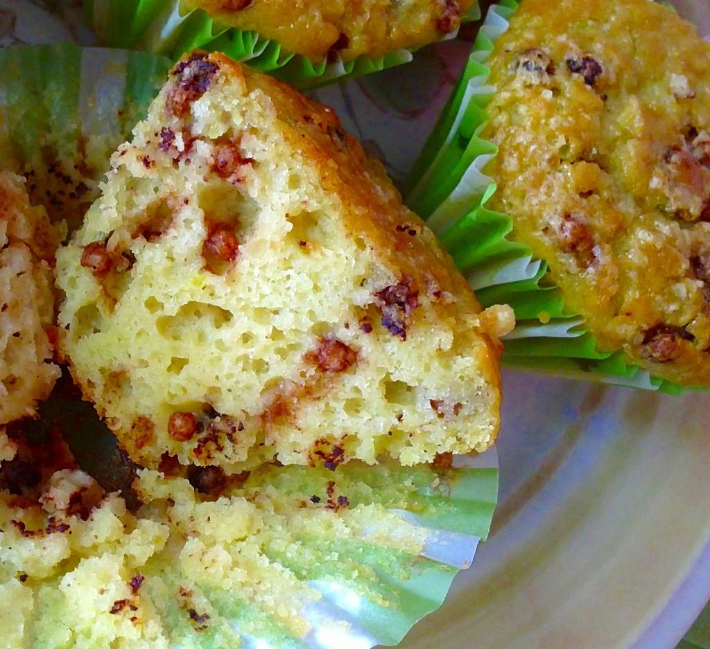 Magdalenas de aguacate y chispas de chocolate