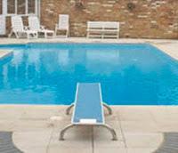 La diferencia entre trampolín (español) y trampoline (inglés)