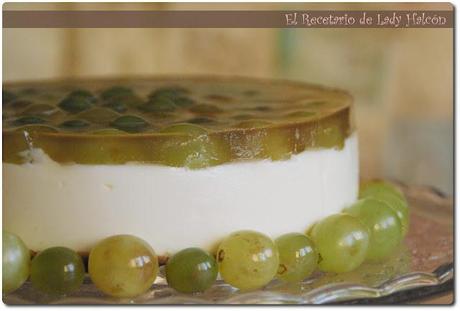 Tarta de queso y uvas