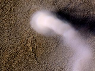 ¿Pueden los remolinos de polvo crear metano en la atmósfera de Marte?