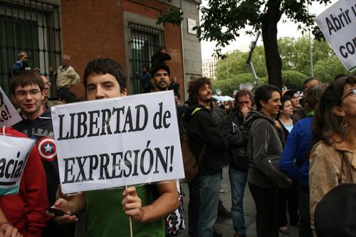 Una nueva plaza de Tiananmen, La cobarde brutalidad de la peor canalla del mundo o la historia nacional de nuestra infamia