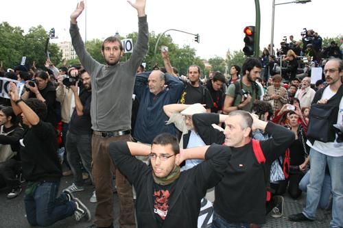 Una nueva plaza de Tiananmen, La cobarde brutalidad de la peor canalla del mundo o la historia nacional de nuestra infamia