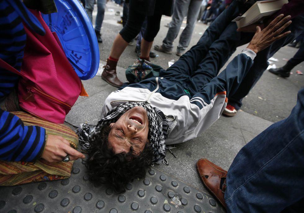 Una nueva plaza de Tiananmen, La cobarde brutalidad de la peor canalla del mundo o la historia nacional de nuestra infamia