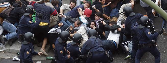 Una nueva plaza de Tiananmen, La cobarde brutalidad de la peor canalla del mundo o la historia nacional de nuestra infamia