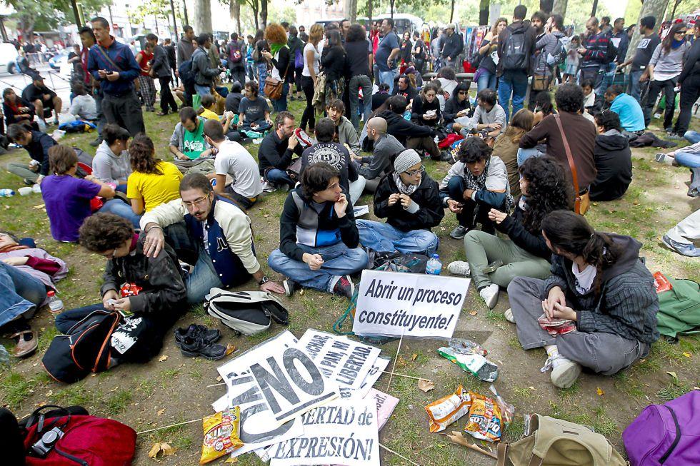 Una nueva plaza de Tiananmen, La cobarde brutalidad de la peor canalla del mundo o la historia nacional de nuestra infamia