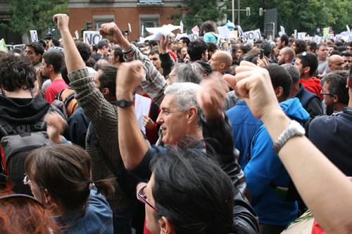 Una nueva plaza de Tiananmen, La cobarde brutalidad de la peor canalla del mundo o la historia nacional de nuestra infamia