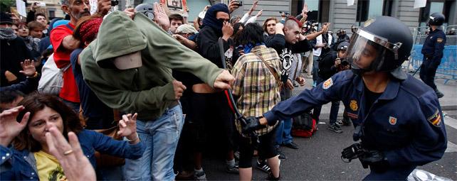Una nueva plaza de Tiananmen, La cobarde brutalidad de la peor canalla del mundo o la historia nacional de nuestra infamia