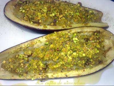 Berenjenas a la miel con pasas y pistachos