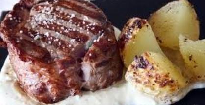 MEDALLONES DE SOLOMILLO CON  SALSA DE CABRALES