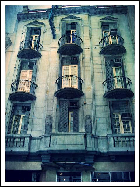 Postal Instagram: Setenta balcones y ninguna flor