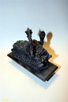 Imprimación negra y blanca sobre la figura de Grasientus Dientetoro