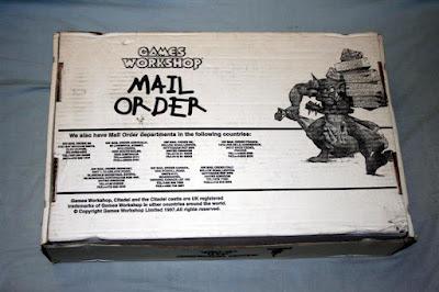 Dorso de la caja Telescópica de Games Workshop 31x47x9 cm