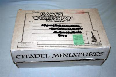 Dorso de la caja Telescópica de Games Workshop 31x47x9 cm