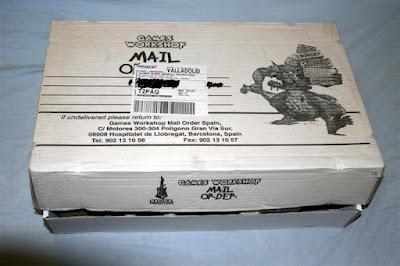 Frontal de la caja Telescópica de Games Workshop 31x47x9 cm