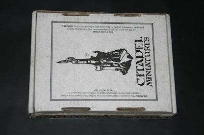 Dorso de la caja Telescópica de Games Workshop de 20x26x4,5 cm