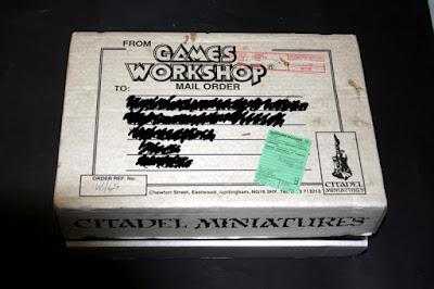 Frontal de la caja Telescópica de Games Workshop 24x35x7 cm