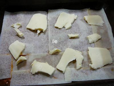 Lasaña de carne, salsa y queso