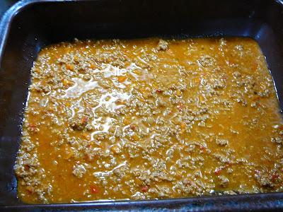 Lasaña de carne, salsa y queso