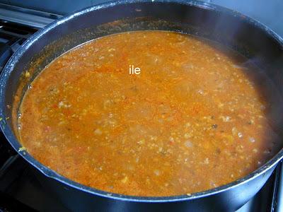 Lasaña de carne, salsa y queso