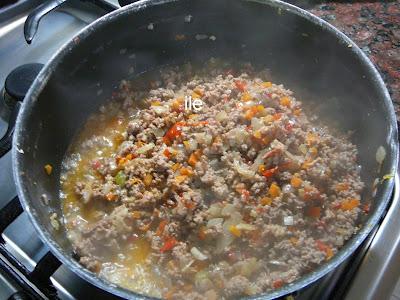 Lasaña de carne, salsa y queso