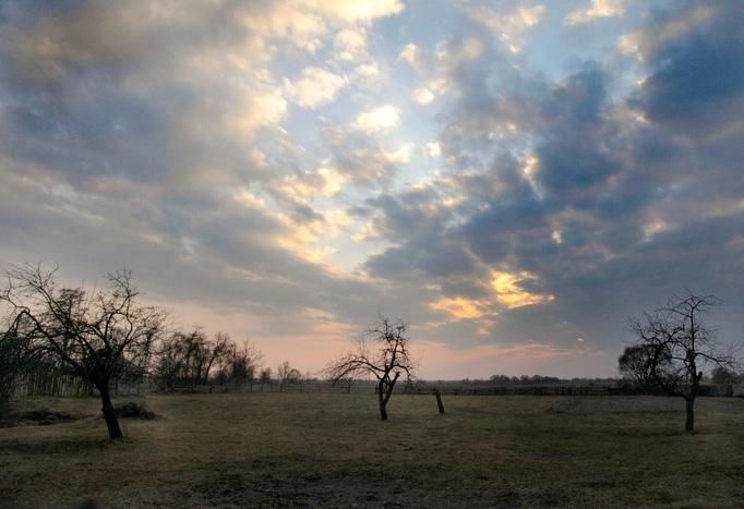 Una pareja de ancianos resiste en Redkovka, pueblo abandonado