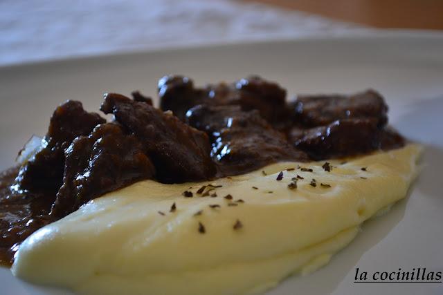 CARRILLADA DE CERDO IBERICO SOBRE CREMA DE PATATA