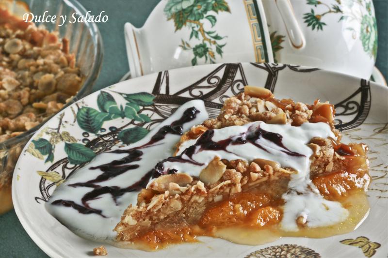 CRUMBLE DE CIRUELAS, ALMENDRAS Y PIÑONES