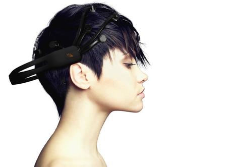 (Vídeo) El cerebro humano conectado a una pata de cucaracha